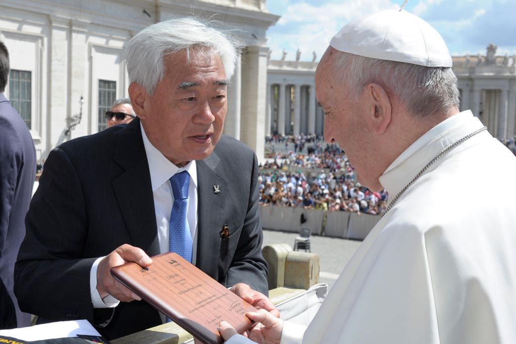 WTF President Chungwon Choue delievers 10th honorary black belt to Pope Francis at the Saint Peter's Square on May 10