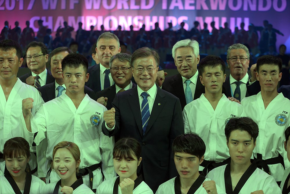 Moon Jae-in, President of Republic of Korea and World Taekwondo President Chungwon Choue pose with officials and ITF, WTF Demonstration Team after Opening Ceremony