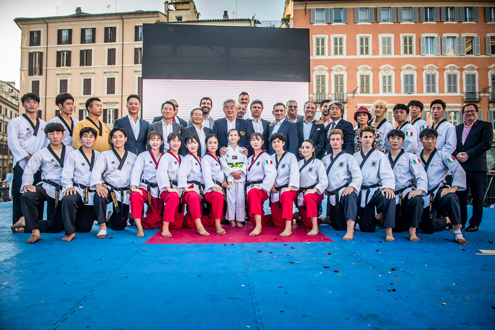 WT Demonstration and WT delegation poses after the performance in Spanish Steps in Rome, Italy