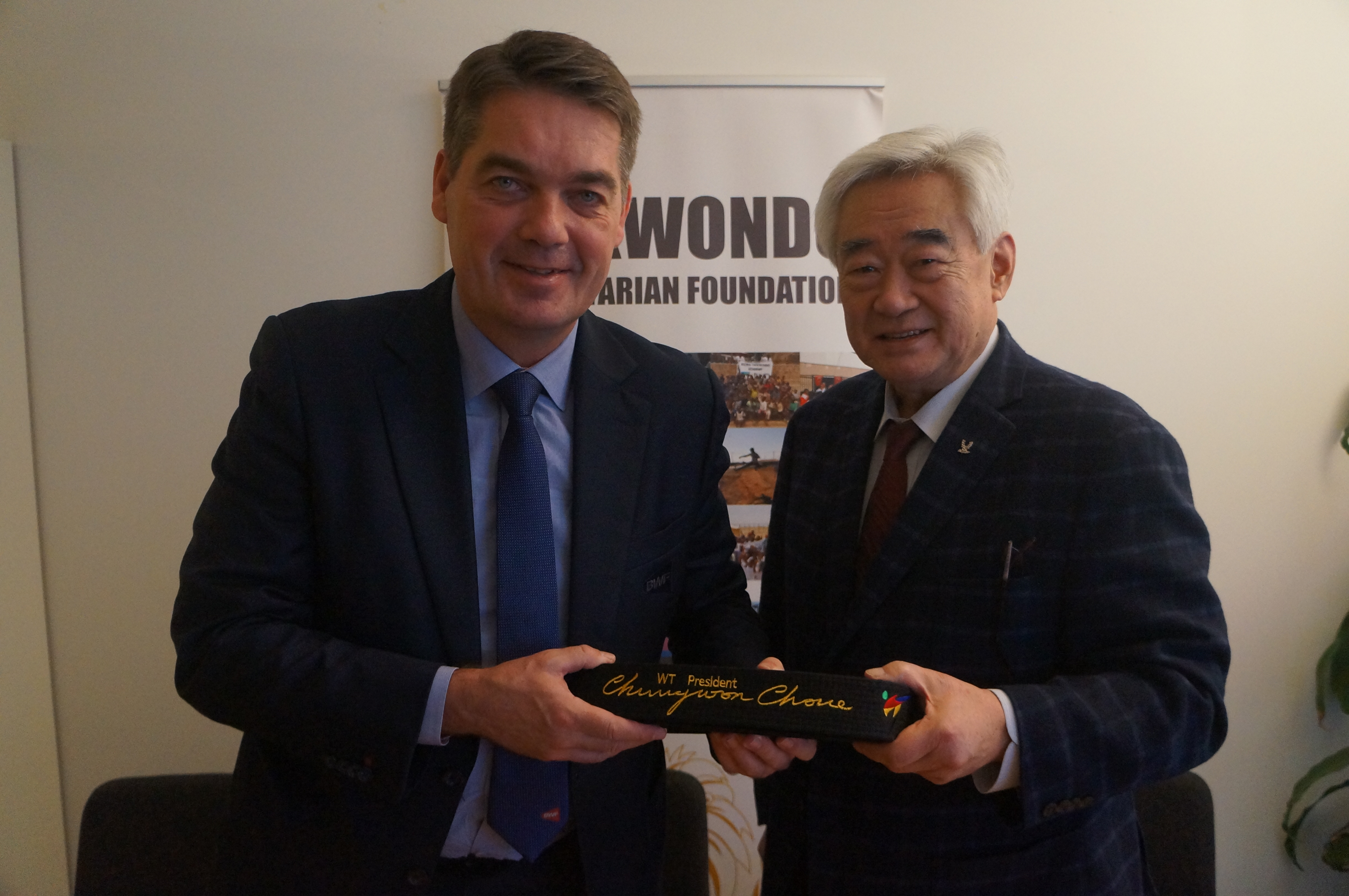 WT President Dr. Chungwon Choue(right) and BWF President Poul-Erik Høyer (left) poses after signing the MoU
