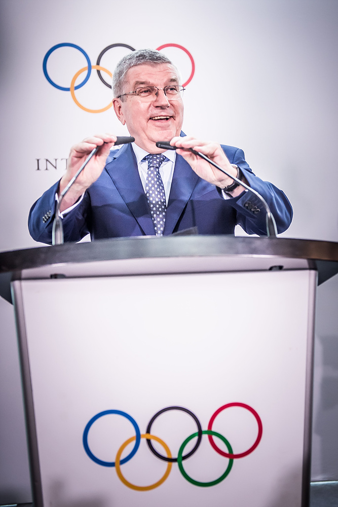 IOC 토마스 바흐 위원장이 WT-ITF 합동시범 공연 전 축사를 하고있다.