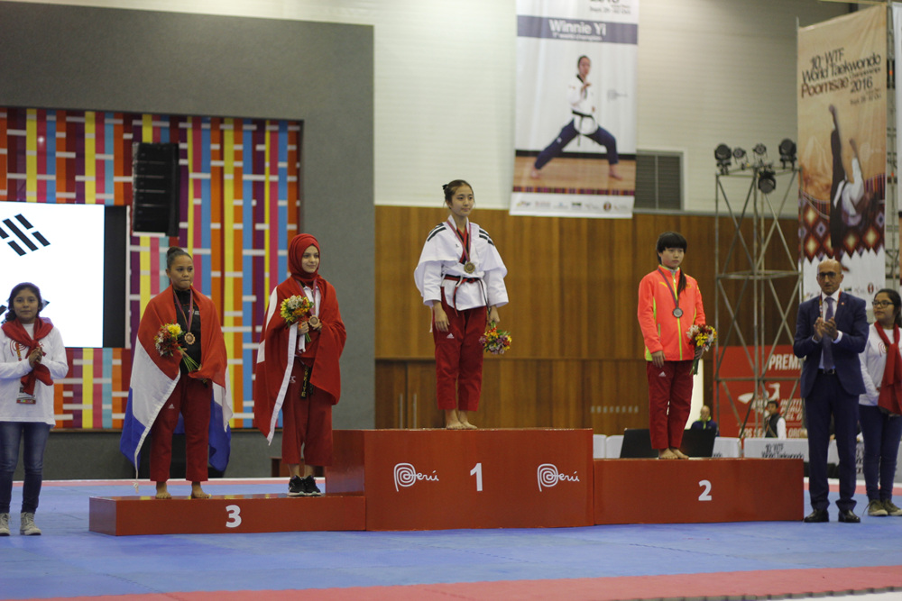 1st_Day_of_10th_World_Taekwondo_Poomsae _Championships_2016_Award_Ceremony_F_cadet